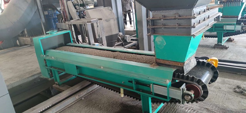 在現(xiàn)代化工業(yè)大生產(chǎn)中，自動(dòng)定量給料機(jī)有哪些符合要求的特點(diǎn)？