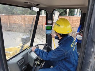 裝載機(jī)電子秤價(jià)錢如何，受哪些因素影響？